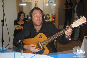 NCIS's Michael Weatherly charms the team with a song